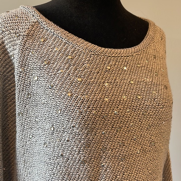 Sparkly grey casual sweater medium fit very comfy - Picture 2 of 3